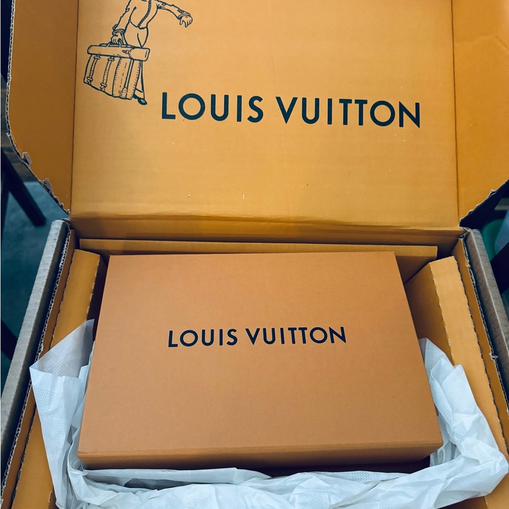 Louis Vuitton Mini Bumbag - Authentic - Picture 6 of 6